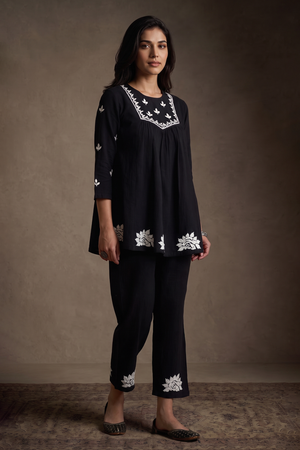 Vante – Hand-Embroidered Chikankari 2 Piece