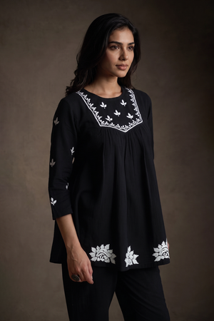 Vante – Hand-Embroidered Chikankari 2 Piece