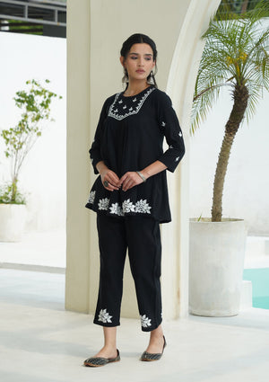 Vante – Hand-Embroidered Chikankari 2 Piece