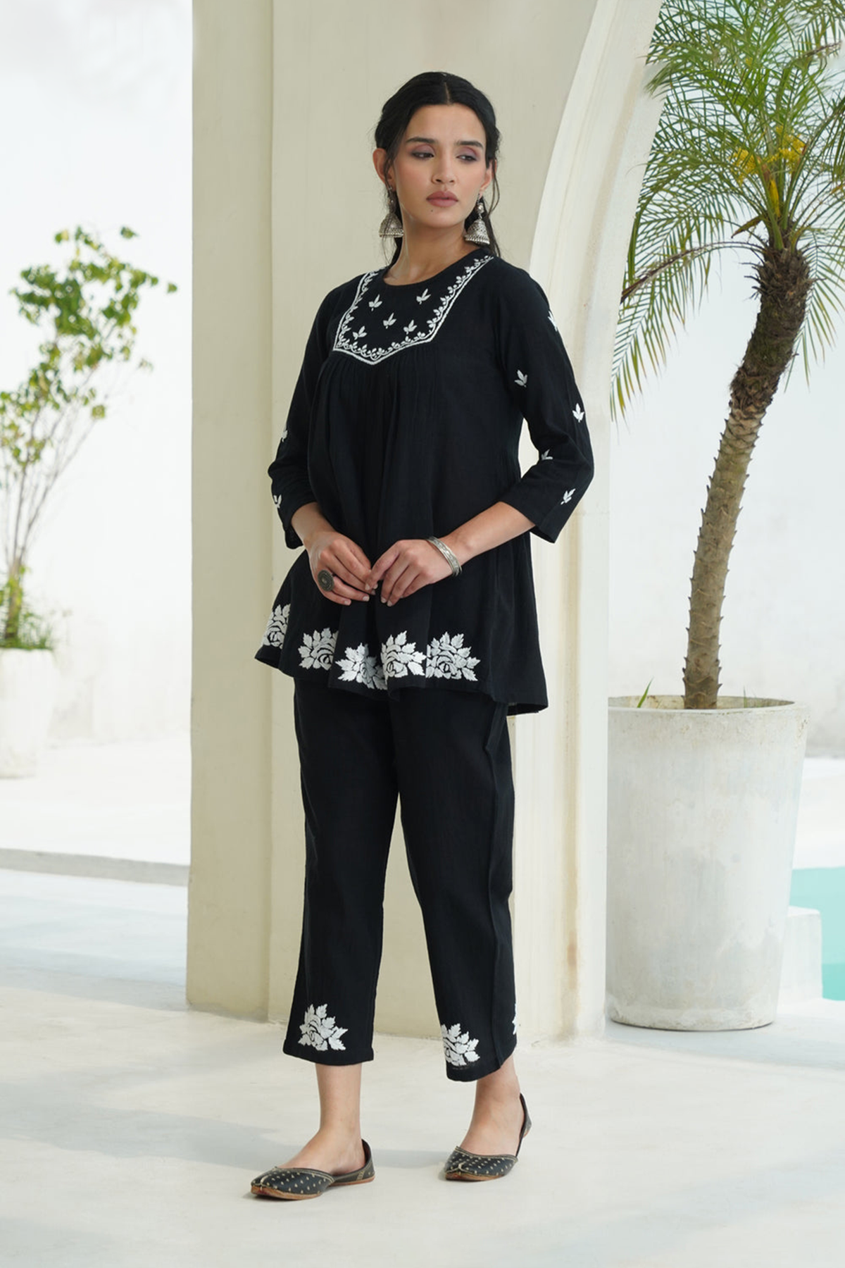 Vante – Hand-Embroidered Chikankari 2 Piece
