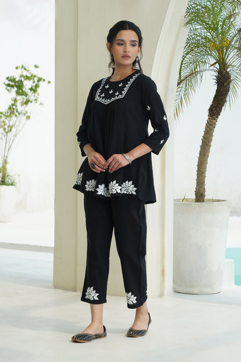 Vante – Hand-Embroidered Chikankari 2 Piece
