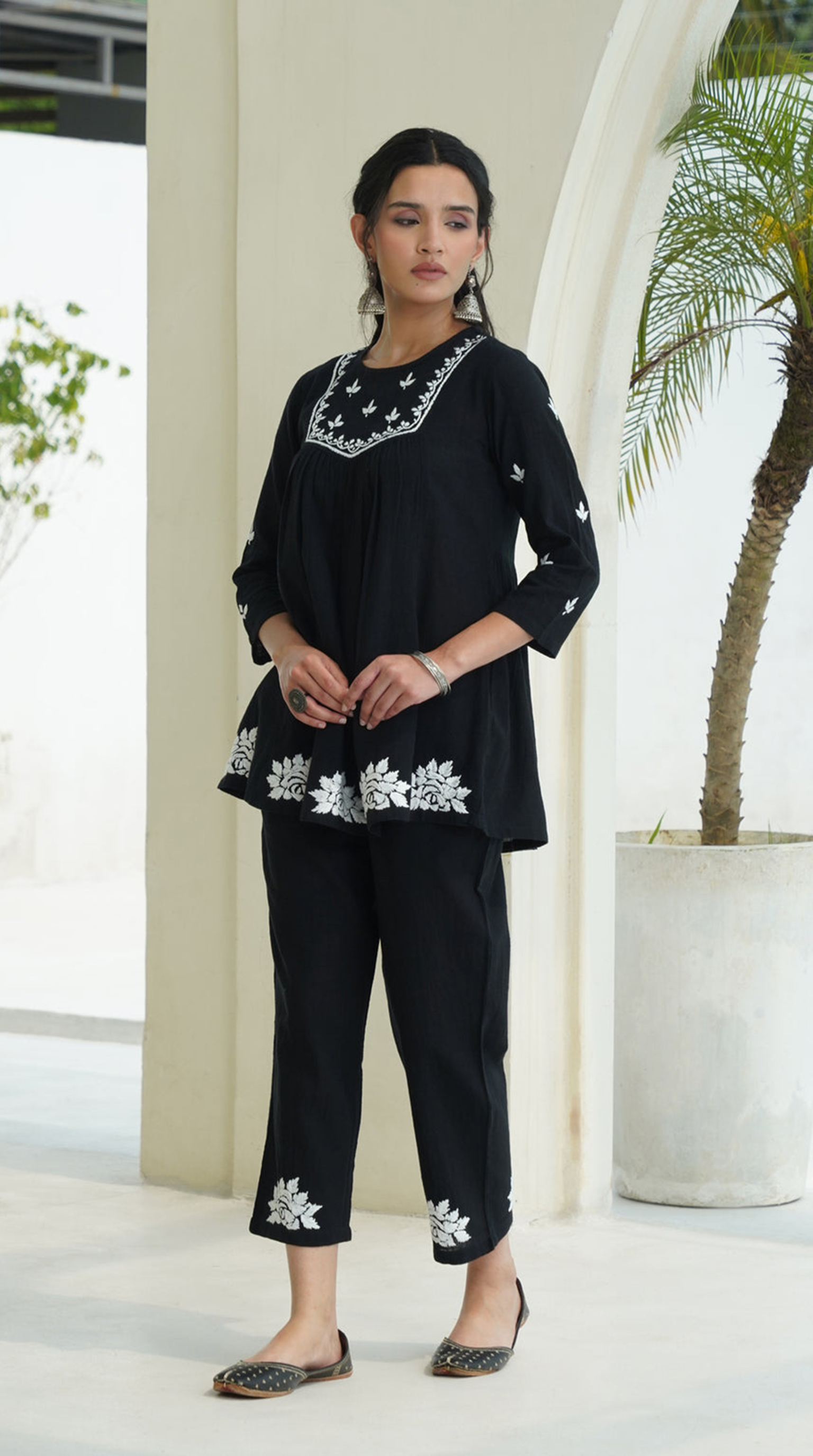Vante – Hand-Embroidered Chikankari 2 Piece