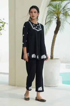 Vante – Hand-Embroidered Chikankari 2 Piece
