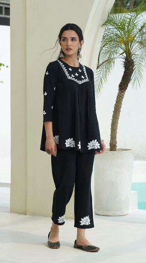 Vante – Hand-Embroidered Chikankari 2 Piece