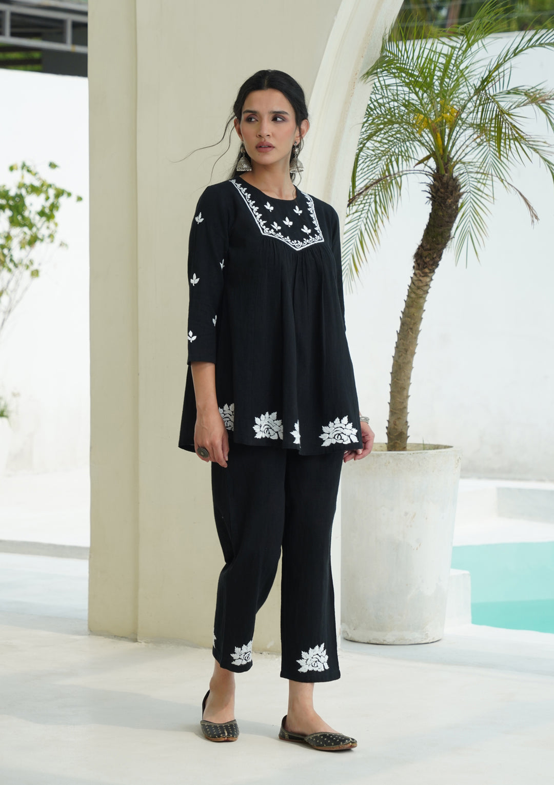 Vante – Hand-Embroidered Chikankari 2 Piece