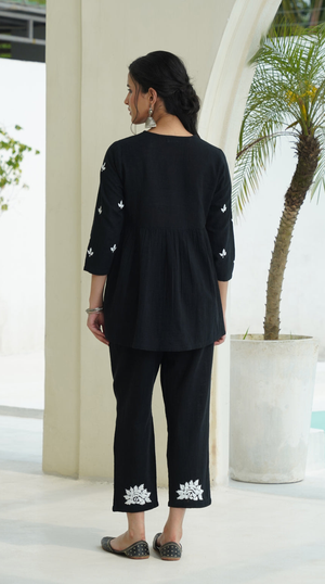 Vante – Hand-Embroidered Chikankari 2 Piece
