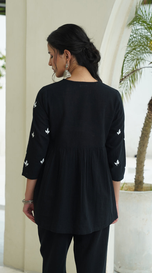 Vante – Hand-Embroidered Chikankari 2 Piece