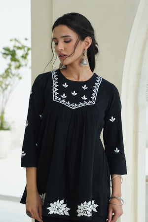 Vante – Hand-Embroidered Chikankari 2 Piece