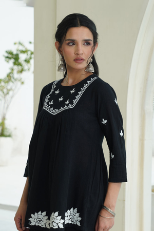 Vante – Hand-Embroidered Chikankari 2 Piece