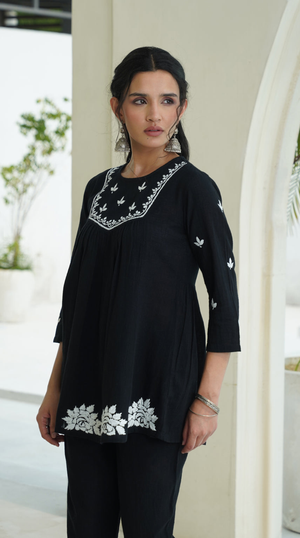 Vante – Hand-Embroidered Chikankari 2 Piece