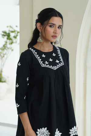Vante – Hand-Embroidered Chikankari 2 Piece