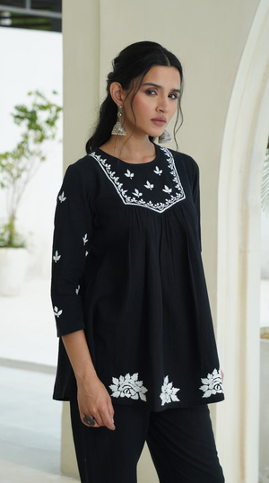 Vante – Hand-Embroidered Chikankari 2 Piece