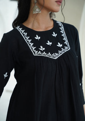 Vante – Hand-Embroidered Chikankari 2 Piece