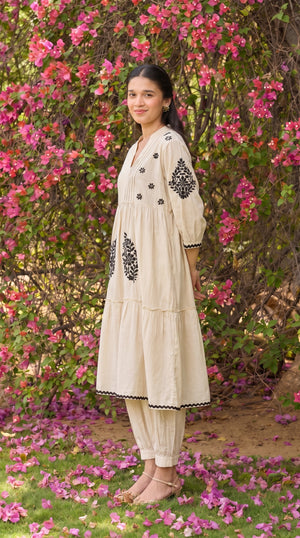 Halo – Hand-Embroidered Chikankari 2 Piece