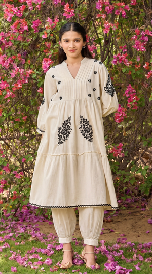 Halo – Hand-Embroidered Chikankari 2 Piece